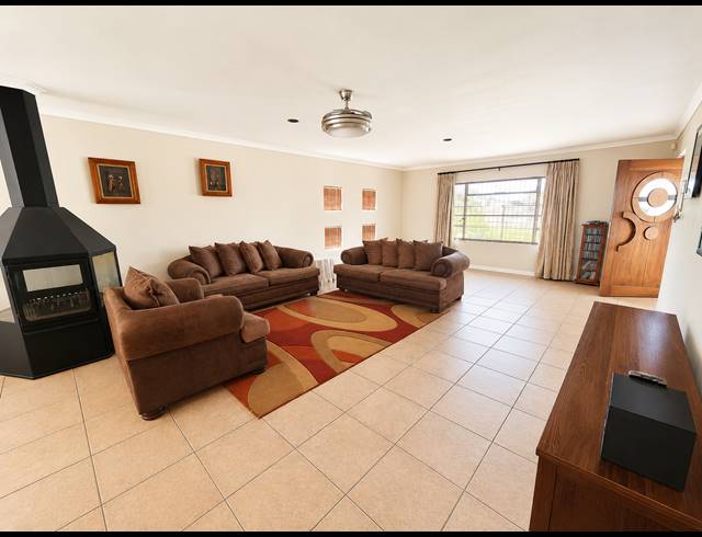 4 BEDROOM FREEHOLD FOR SALE IN MEYERTON CENTRAL